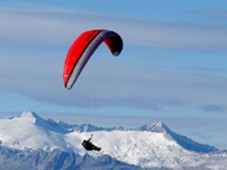 Frankreich : Gleitschirmfliegen Frankreich Fühlen Sie sich wie der Herrscher der Lüfte und erleben Sie einen Gleitschirmflug in Frankreich mit Golden Moments!