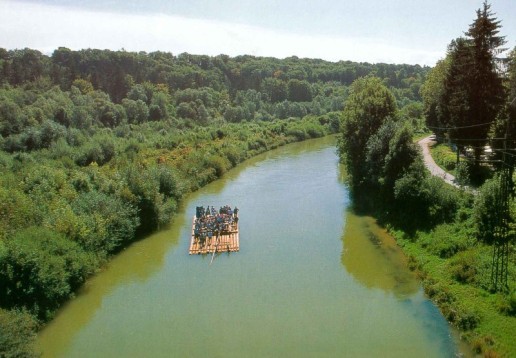 Floßfahrt auf der Loisach und der Isar im Raum München (Deutschland)