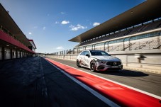 Conduzir um Mercedes AMG CLA45 1 volta + 1 volta em co-piloto