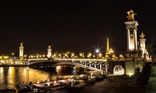 Eiffelturm, Dinner-Kreuzfahrt und Moulin-Rouge-Show für zwei Personen