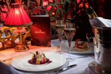 Moulin Rouge Paris mit Abendessen für zwei Personen